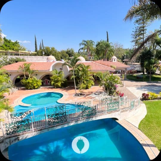 Jardín con alberca para eventos